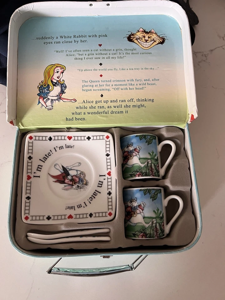 Alice in Wonderland's Tea Party Set of 2 Cardew Design Box Mugs Saucers Spoons - Image 2 of 4