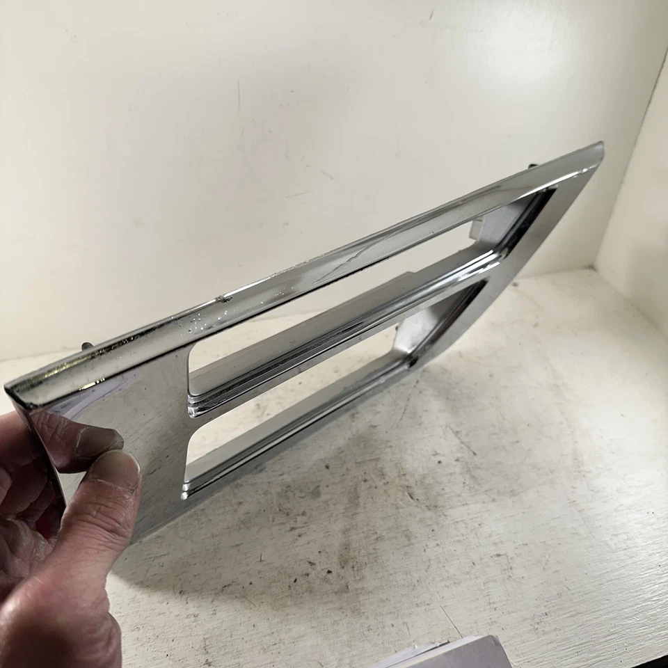 OEM 73-74 MERMERCURY MARQUIS RH НИЖНЕЕ ПЕРЕДНЕЕ КРЫЛО ОТРАЖАТЕЛЬ БОКОВОЙ СВЕТ ОБОДОК ОТДЕЛКА - Изображение 4 из 4