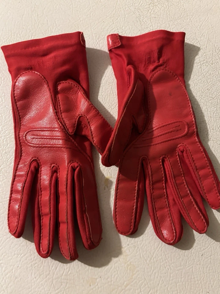 Sheer Energy Gloves Red One Size 81% Nylon 19% Spandex Faux Leather Vintage - Image 3 of 4