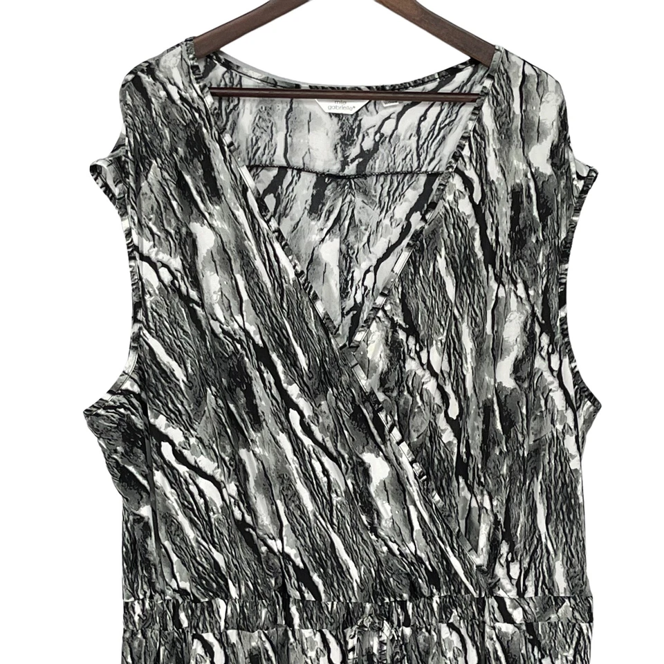 Mono Mlle Gabrielle Mujer Talla 3X Pierna Ancha Verde Blanco Mármol Cruzado Foto 2 de 4