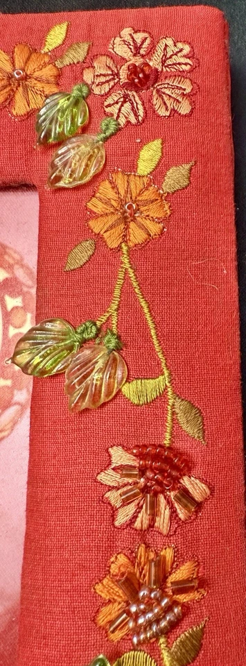 Marco de Fotos 3.5"x5" Rojo Satinado Bordado Floral Cuentas con Soporte De Colección Boho Foto 4 de 4