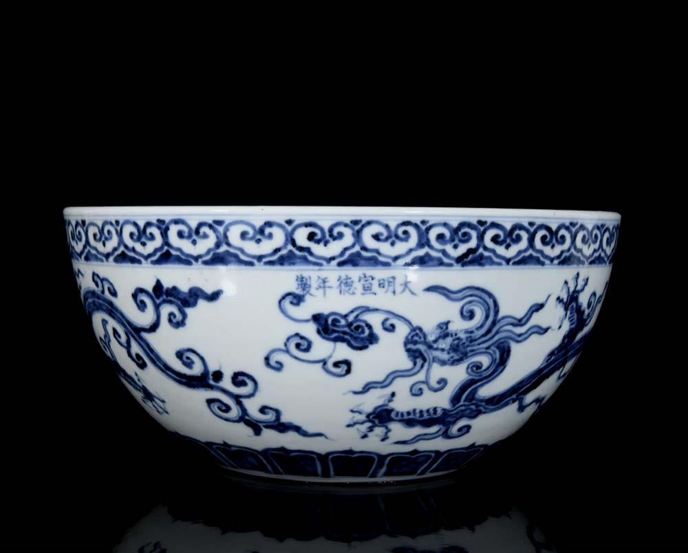 27CM Xuande Signed Old Chinese Blue and White Bowl W/dragon N3091