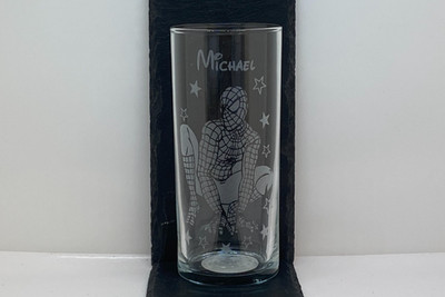 Personalisiertes Spiderman Longdrinkglas mit Gravur 16 cm hoch Geschenk verpackt