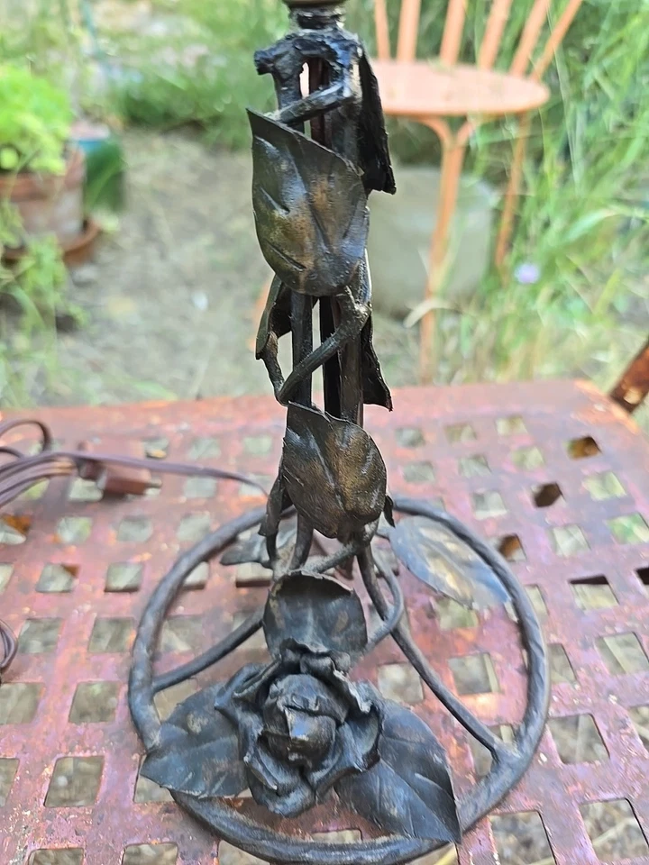 Pied de lampe art déco en fer forgé Décor Floral de Rose et Feuilles - Photo 2/4