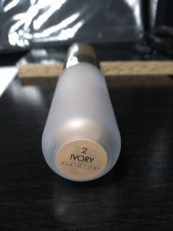 EVE LOM RADIANCE LIFT FOUNDATION SPF 15 SUNSCREEN, #2 IVORY, 1 FL OZ NO BOX - Image 2 of 4