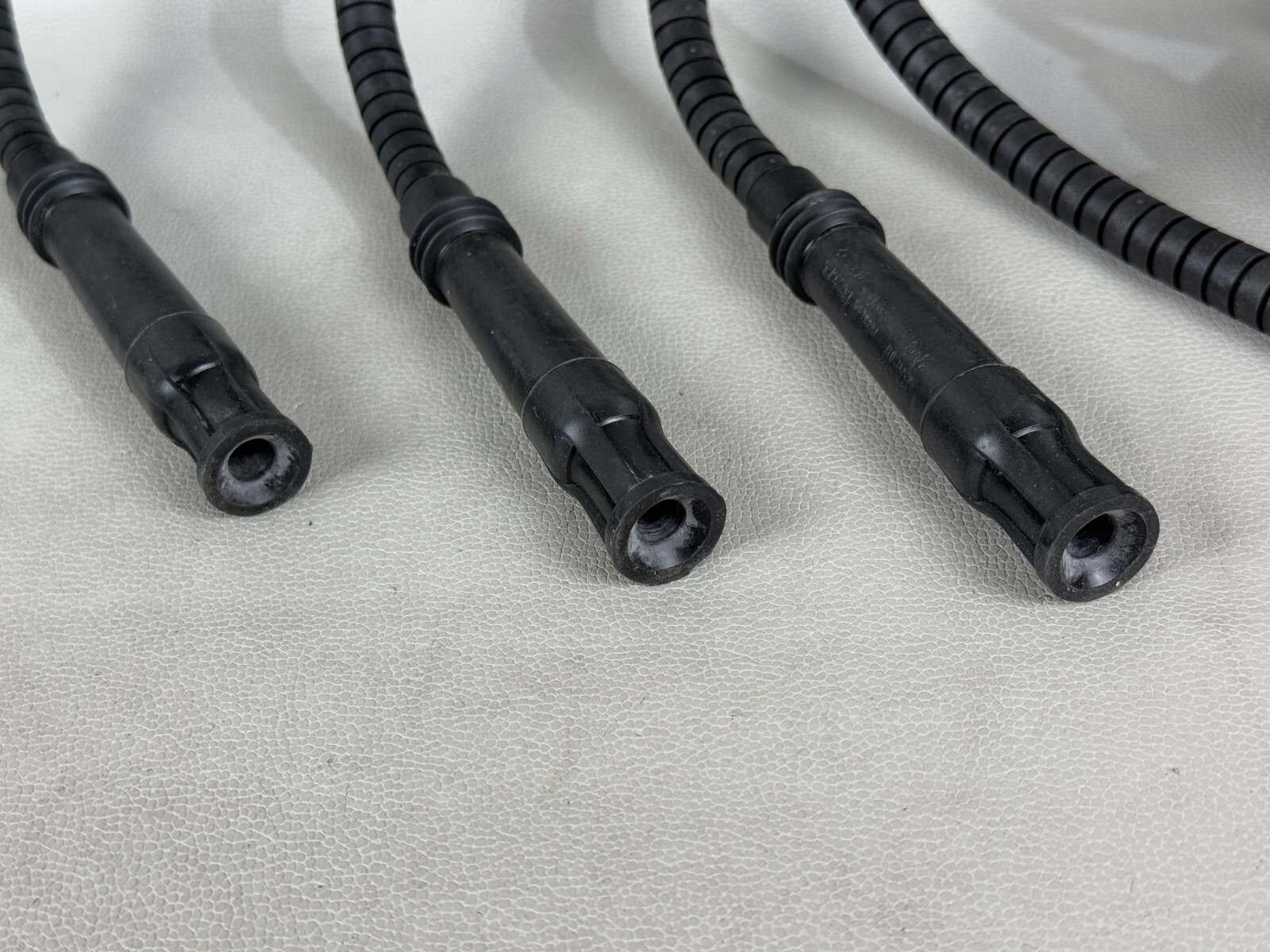 NEW! BENTLEY ARNAGE ROLLS-ROYCE SERAPH HIGH TENSION HT LEAD SET BANK B V12 OEM