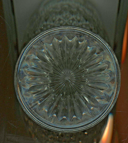 Centro de mesa de vidrio con forma de diamante tallado cristal cuenco 7 1/2"H x7 7/8"W x5" Profundidad - Imagen 3 de 3