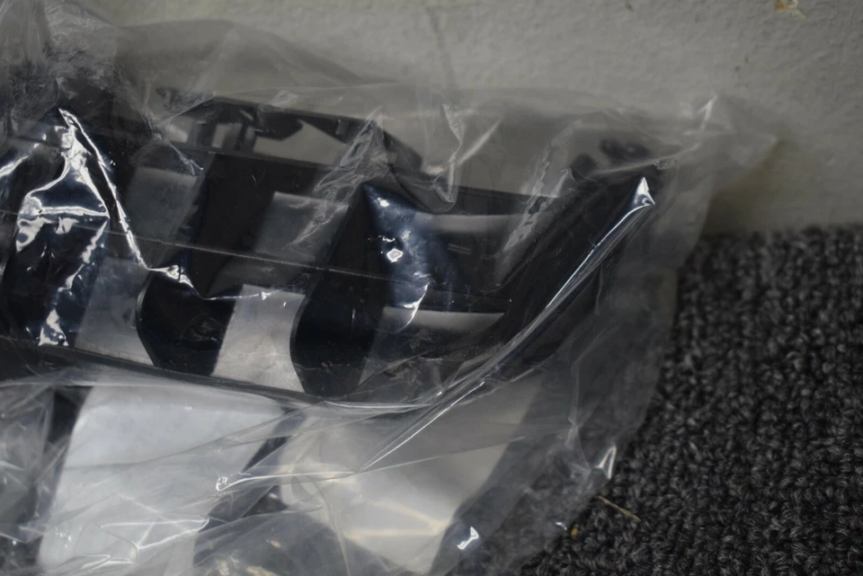 Retenedor de parachoques trasero Lexus Es350 2013-2018 OEM de fábrica Foto 3 de 4