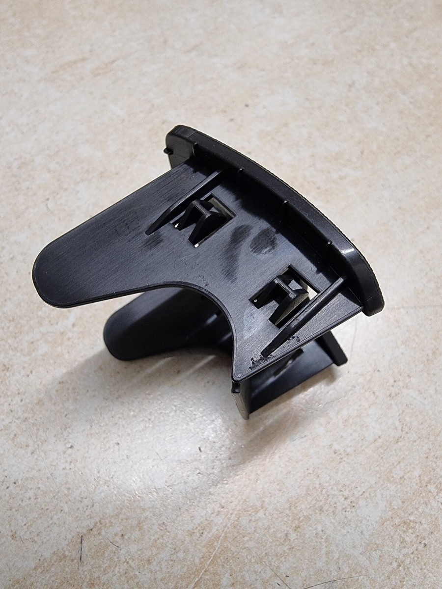 GENUINE NISSAN QASHQAI 2021- CHILD SEAT ISOFIX SLOT TRIM COVER