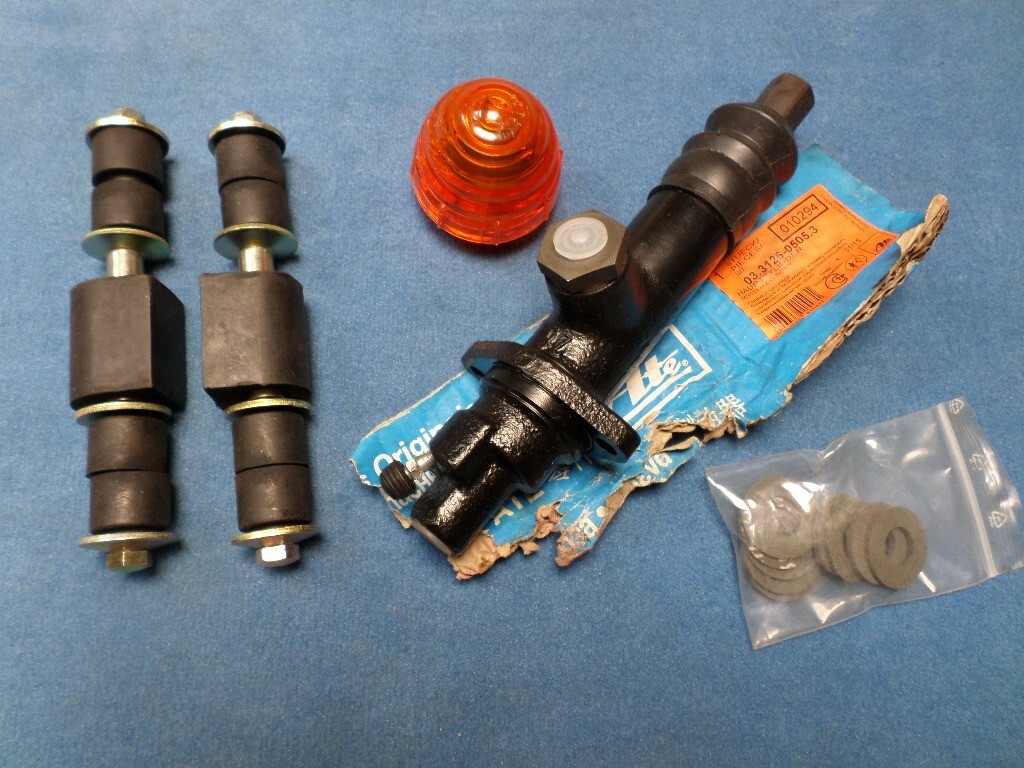 Pièces Mercedes Ponton et 190SL lot d'origine pour collectionneur averti