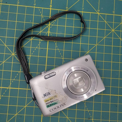 #ad Nikon COOLPIX S3300 Digital Camera Silver Parts or Repair Screen Damage $19.99