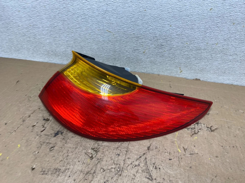 2001-2002 Saturn SC2 SL2 S Series Right Passenger RH Tail Light Oem S1865 DW - Image 2 of 4