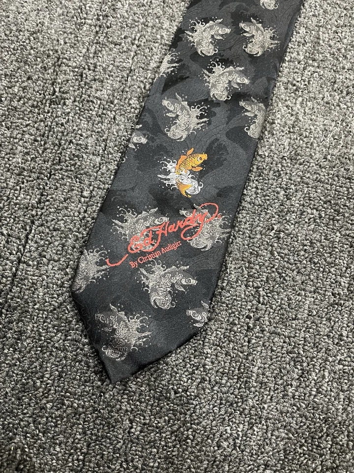 Corbata de seda hecha a mano Ed Hardy por Christian Audigier color negro pez Foto 2 de 4
