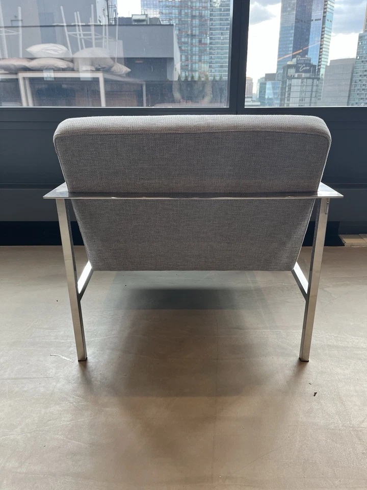 🪑 CB2 提示灰色休闲椅 – 现代设计 – 状况完好 — 第 3/4 张图片