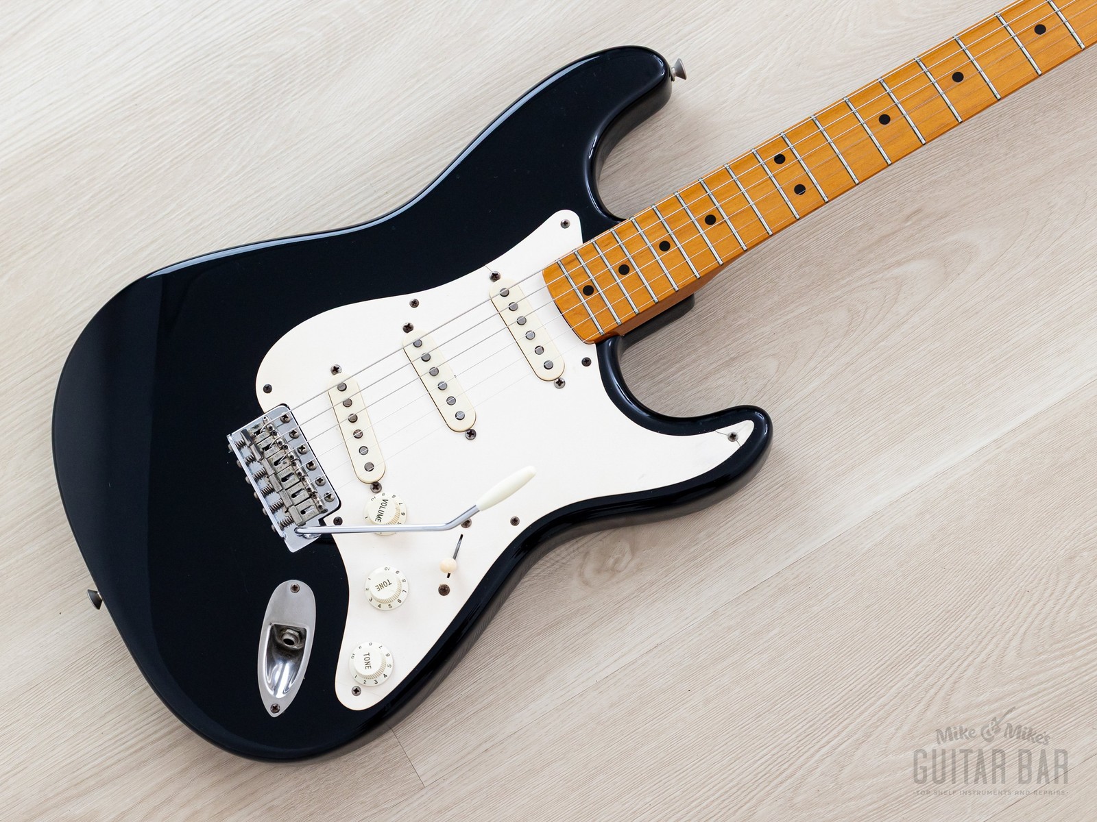 1991 Fender American Vintage 57 Stratocaster Black w /  Tweed Case