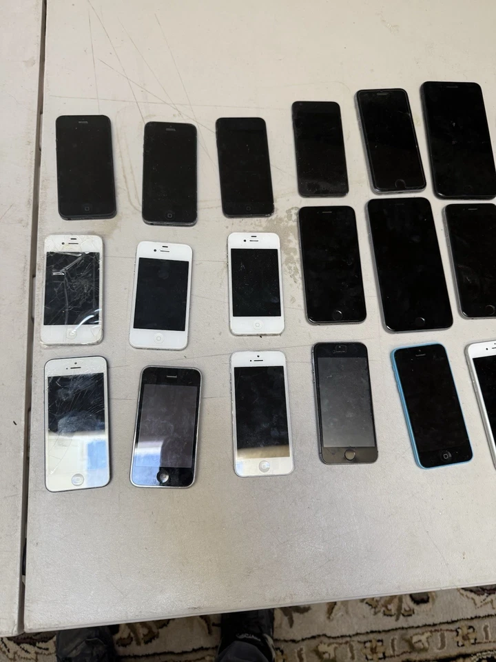 29x  Mixed Older Apple iPhone Lot - Salvage - Many Models 6s 5c 7 Plus - Image 2 of 4