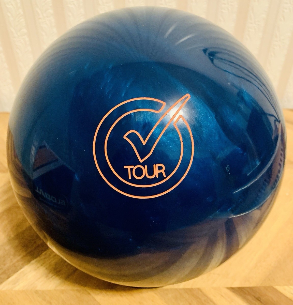 900 Global Wolverine Bowling Ball 1st Quality Undrilled | 15lbs