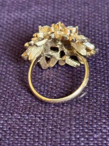 RARO anello cocktail vintage CORO tono oro strass FIRMATO regolabile - Foto 2 di 7