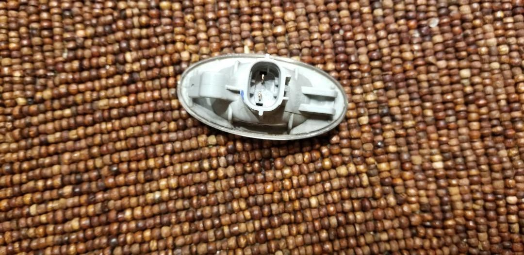 04-09 Mazda 3 MPV Side Fender Marker Turn Signal Lamp Light