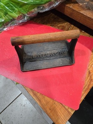 Vintage 1978 TAYLOR & NG Cast Iron Bacon Press Wooden Handle
