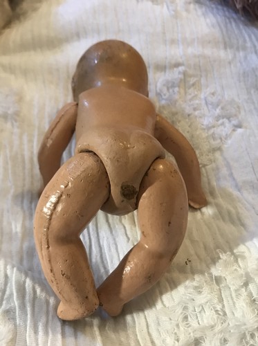 VINTAGE DOLL COMPOSITION BODY HEAD 11 INCH PAINTED FACE BABY RESTORE PARTS - Picture 4 of 4