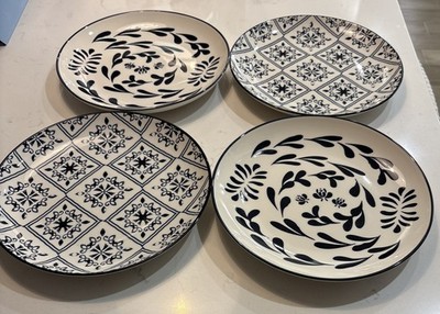 Orly Maison New York Bees & Vines & Geometric 10  Dinner Plates Navy & White New