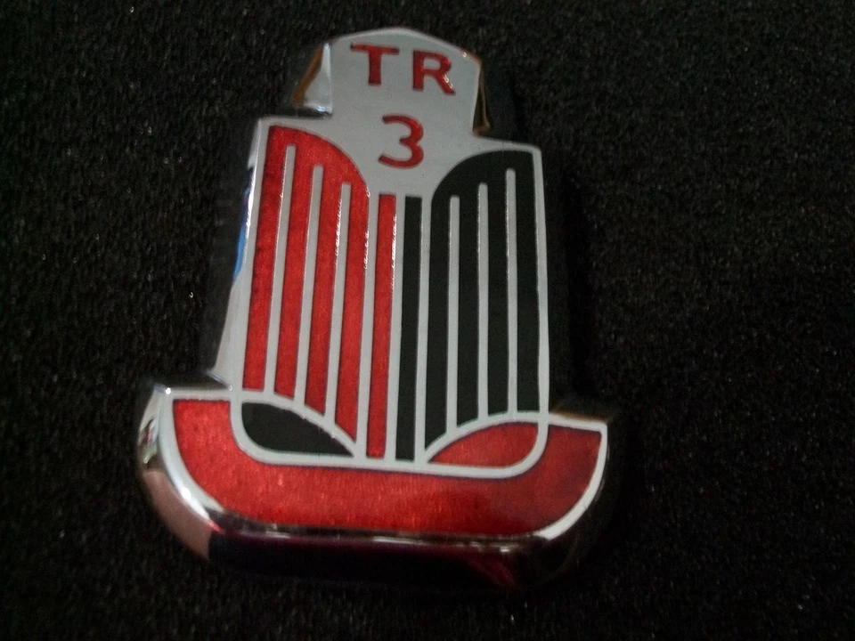 EMBLEMA EMBLEMA GRADE RADIADOR TRIUMPH TR3 - Imagem 3 de 4