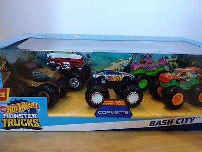 Conjunto com 5 Carrinhos Hot Wheels - Monster Trucks - Corvette