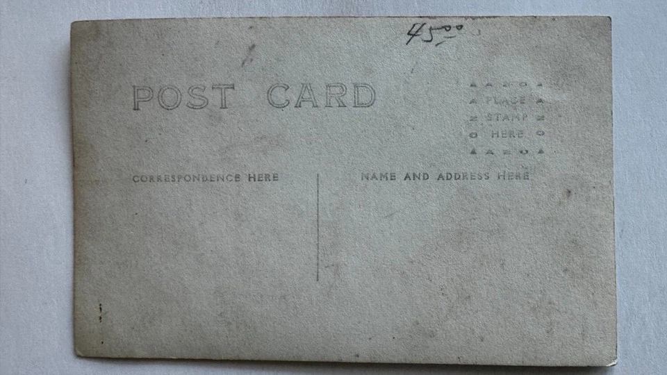 Foto postal real de colección ca 1910s RPPC motocicleta india piloto masculino en campo AZO Foto 3 de 3