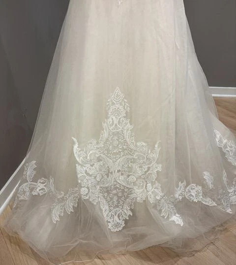 Justin Alexander Sand Nude Lace Portrait Neckline and Tulle Skirt  Size 12 $1599 - Image 4 of 4