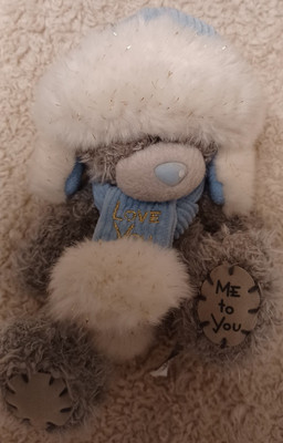 Me To You Tatty Teddy mit Wintermütze und Schal. 6'' sitzend