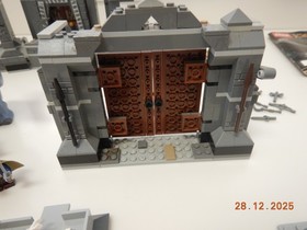 LEGO The Lord of the Rings: The Mines of Moria (9473)  W/figs + Instructions!!