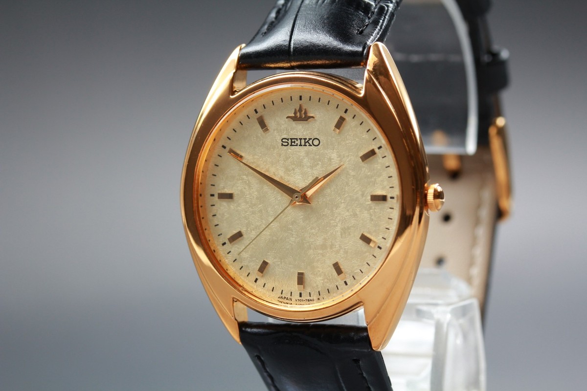 Vintage 1996 Seiko Galaxy V701-7A10 Gold Round Quartz Mens Watch