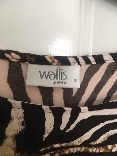 Stylish Wallis animal print top. Size S petite - Picture 5 of 6