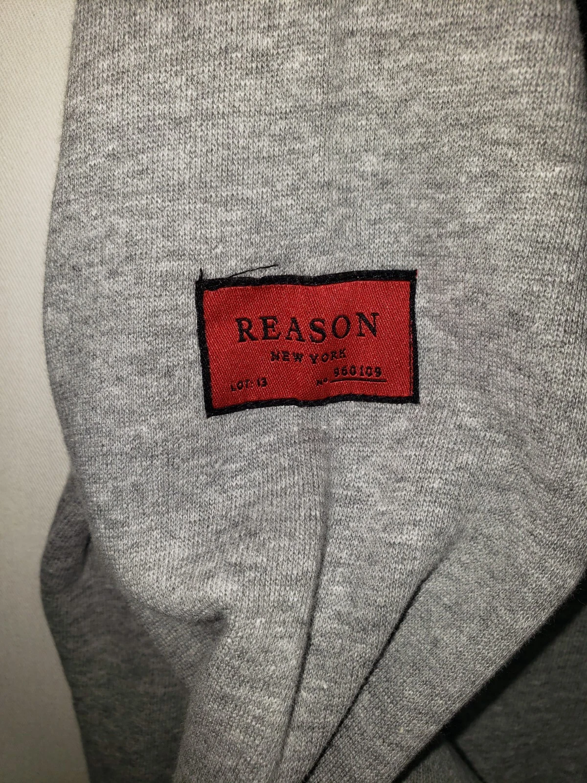 VETEMENTS Felpa uomo marca Reason MEDIA Legend Born con cappuccio ricamata 80€ NUOVA