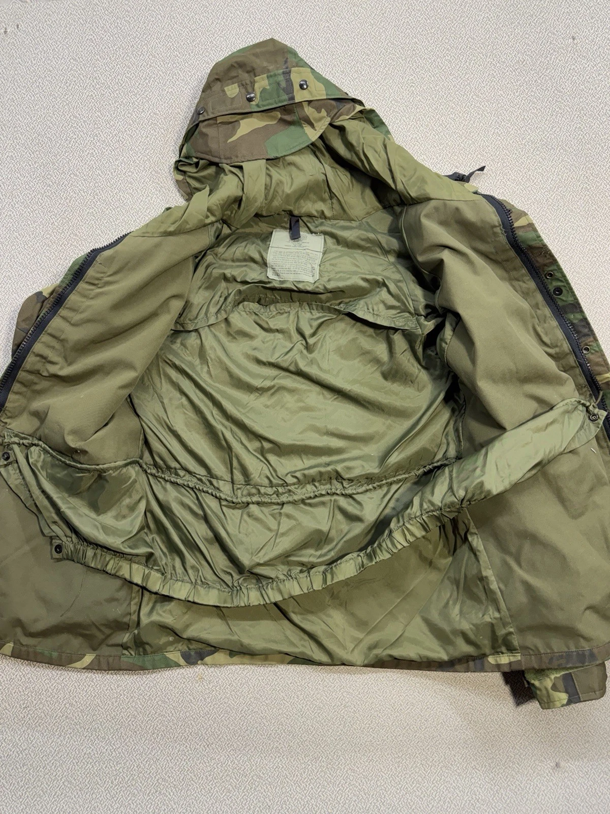 Vintage92 US Army ECWCS Parka Mens Small Reg. Woodland Camo Gore-Tex Military - product detail image 2