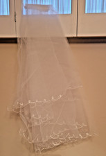 Wedding Veil with White Border Detail and attached Comb - Excellent Condition