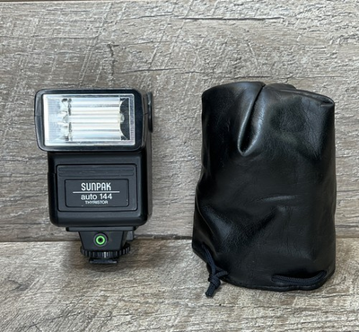 #ad Sunpak Auto 144 Thyristor Multi dedicated TTL flash w Travel Bag Works GREAT $22.00