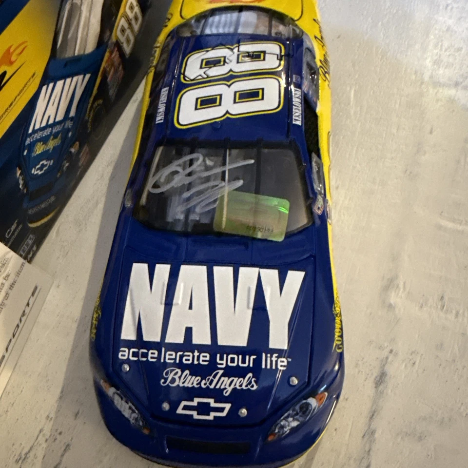 Brad Keselowski Navy Blue Angels 2008 1/24 autografiado NASCAR diecast raro 1/288 Foto 2 de 4