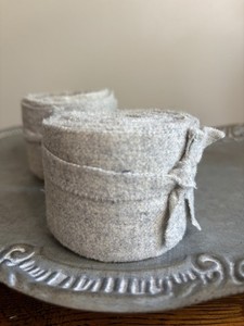 Vtg Wool Strips (1 Roll) 2.5 inch 3.5 yd/roll Rug Braid Hook Craft Beige Tweed