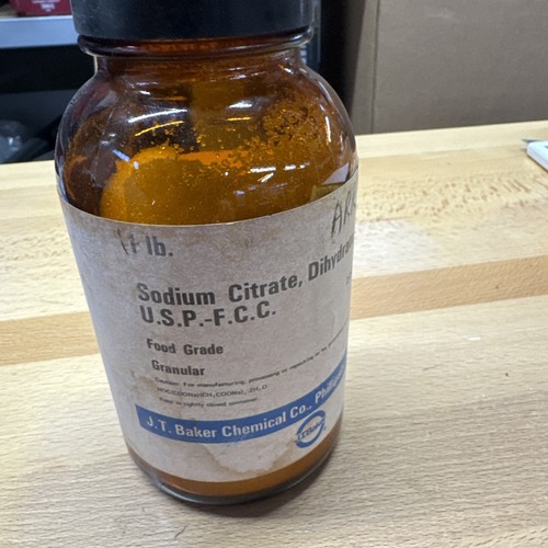 Sodium citrate – Vintage Collector – JT Baker Chemical CO 1 pound glass jar