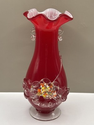 Vintage 70er Jahre chinesische Pflaumenblüte Kunst Glas Vase rot gefasst weiß applizierte Blume