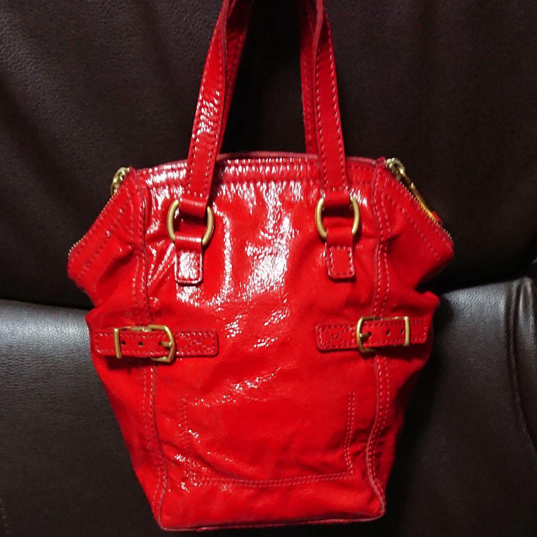 Borsa Yves Saint Laurent Rive Gauche Down Town rossa in pelle verniciata con borsa portaoggetti