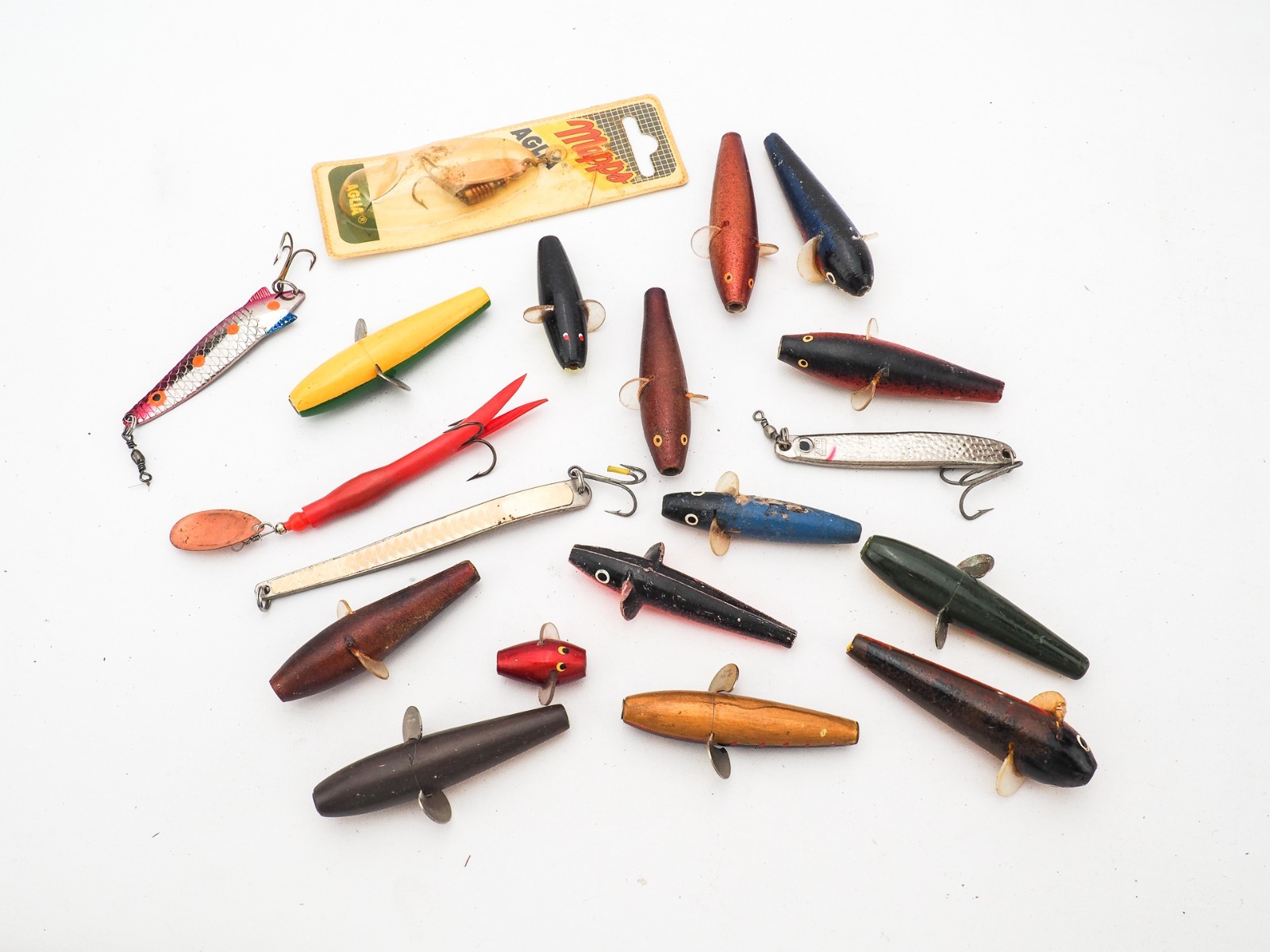 LARGE QUANTITY OF ASSORTED DEVON MINNOWS/ ABU SPOONS/ MEPPS SPINNERS ETC - Image 3