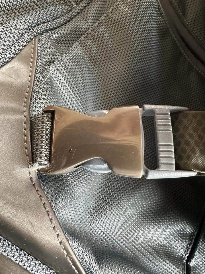 Tumi T-TECH Clásico 5506SLB Azul Pizarra Nylon Mensajero Bolso de Hombro para Laptop Foto 2 de 4