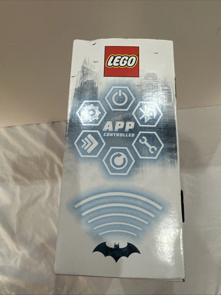 New LEGO 76112 DC Comics: Batman App-Controlled Batmobile Factory Sealed - Image 4 of 4