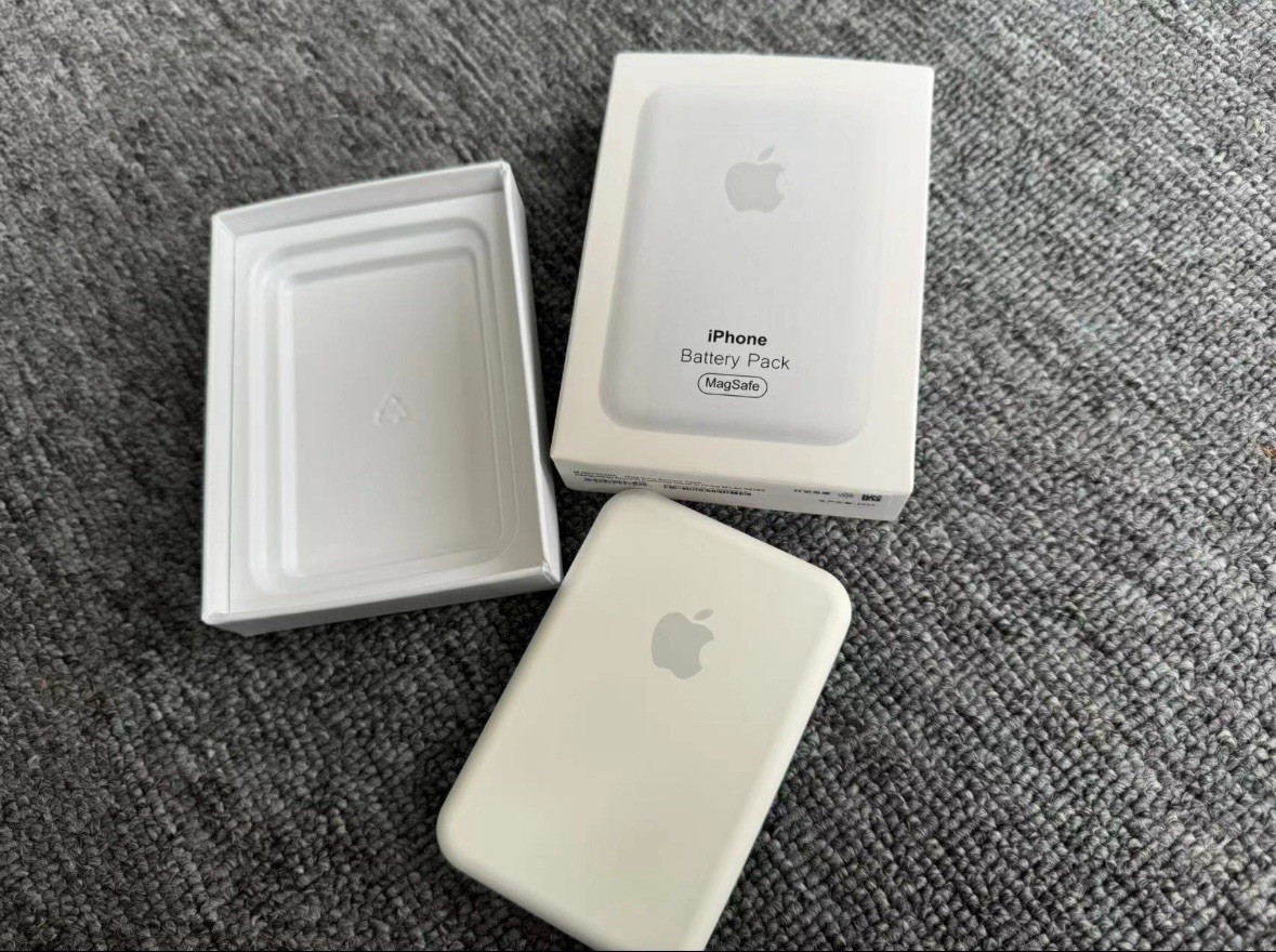 Apple純正 iPhone MagSafe Battery Pack Apple's MagSafe Battery Pack is down to a new low of $71
