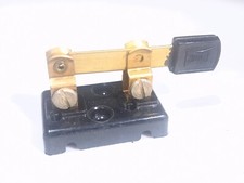 LEVITON 19916 MINIATURE KNIFE SWITCH BAKELITE SINGLE POLE SINGLE THROW 125V 25A