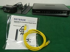 NETGEAR 52 WIFI COMPLETE ROUTER PREVIOUS OWNED COMPLETE AND FUNCTIONAL NB