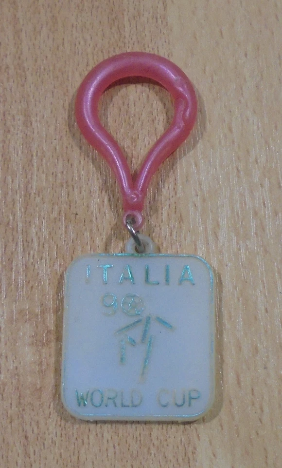 CCCP RUSSIA NATIONAL SOCCER TEAM ITALIA '90 ADVERTISIGN VTG PLASTIC KEYCHAIN - Image 3 of 4